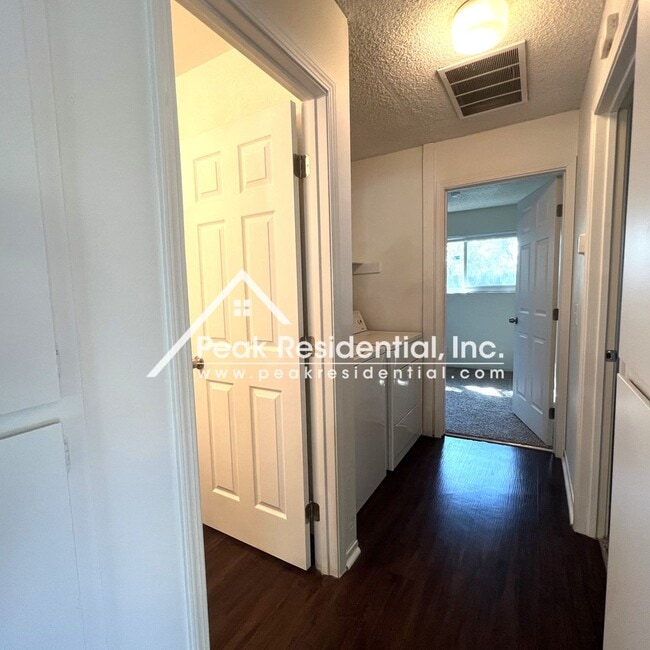 Building Photo - Charming 2 bd/1 ba Citrus Heights Duplex!