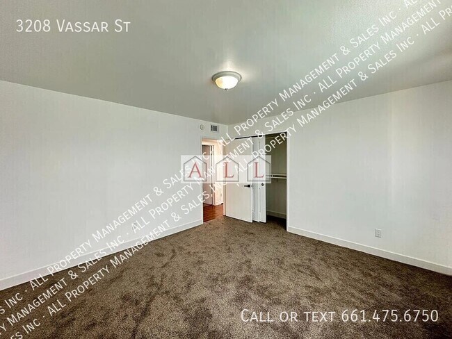 Building Photo - 3208 Vassar St