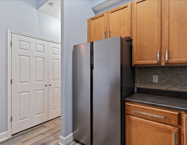 Building Photo - North Salt Lake Like New 2 bad, 2 bath 2 car garage