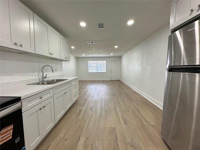 Primary Photo - 116 NW 2nd Ave