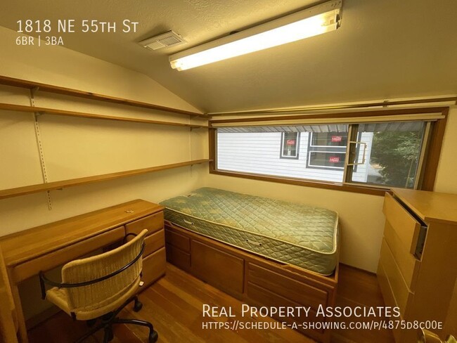 Building Photo - 1818 NE 55th St