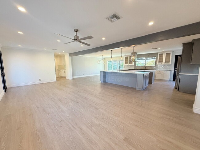 Building Photo - 8139 E Mulberry St