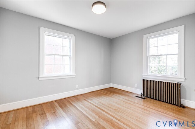 Building Photo - 1004 W 49th St