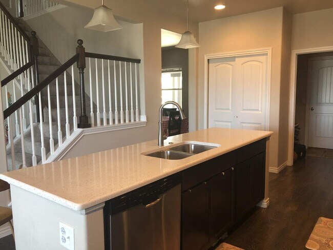 Building Photo - Newer 5bdrm + Office in D20 North Fork Wit...