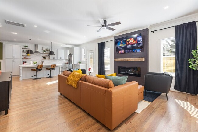 Building Photo - 806 Colorado Ave