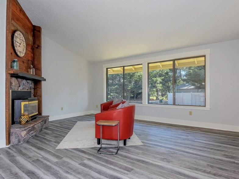 Building Photo - 4611 NE 127th Way