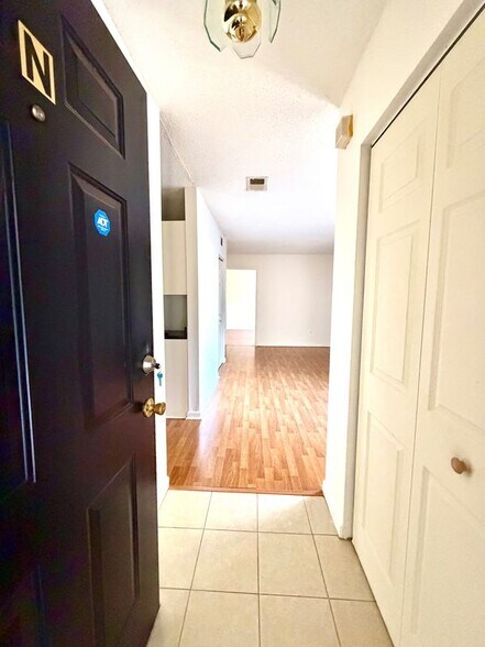 Building Photo - 3595 Woodbriar Cir