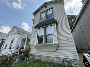 Building Photo - 2036 Mackoy St
