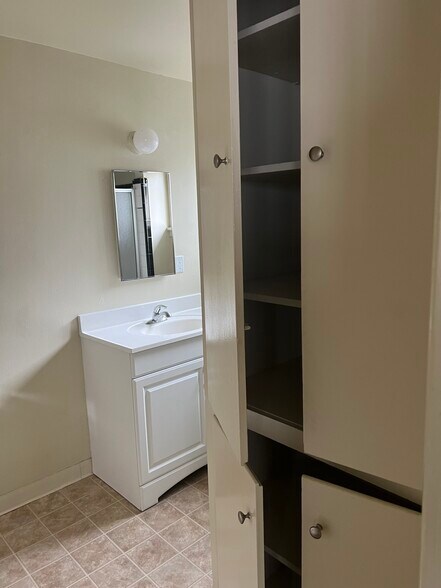 Building Photo - 11933 W Magnolia Blvd