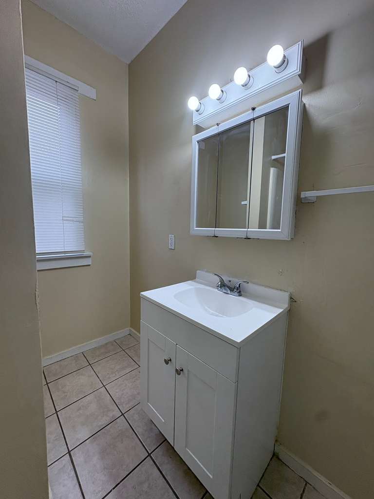 Building Photo - 33 Dickerman St