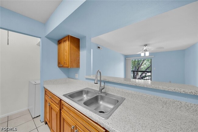 Building Photo - 2885 Winkler Ave