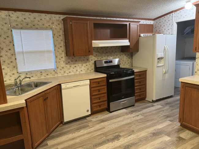 Building Photo - 70 Timber Rd