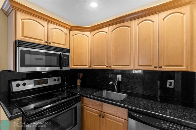 Building Photo - 2180 NE 67th St