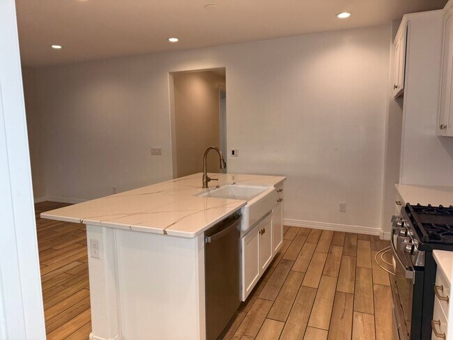 Building Photo - 1673 N St Francis Pl