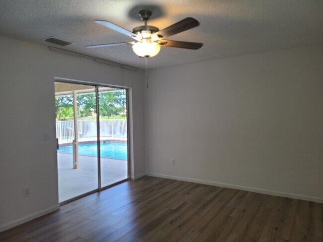 Building Photo - 10758 Cypress Bend Dr