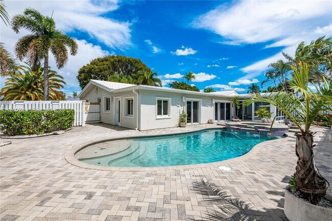 Building Photo - 2070 NE 65th St