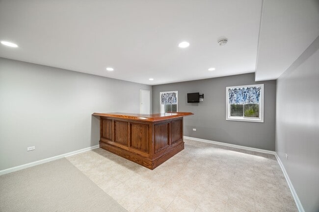 Building Photo - 2805 Overbeck Ln