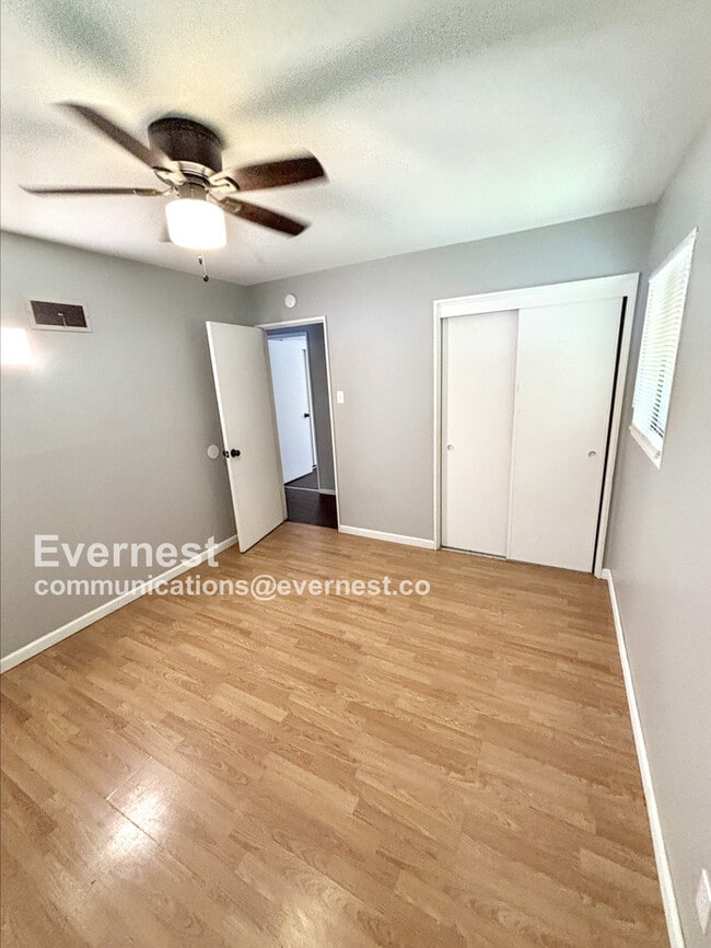 Building Photo - 9732 Glen Owen Dr