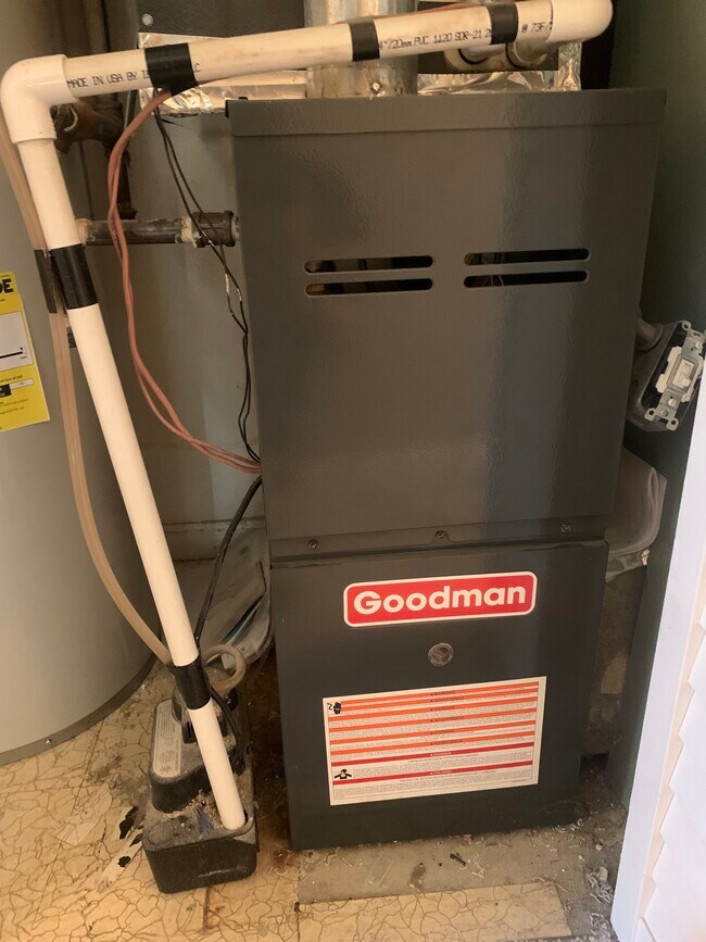 Building Photo - 3849 Wem Dr