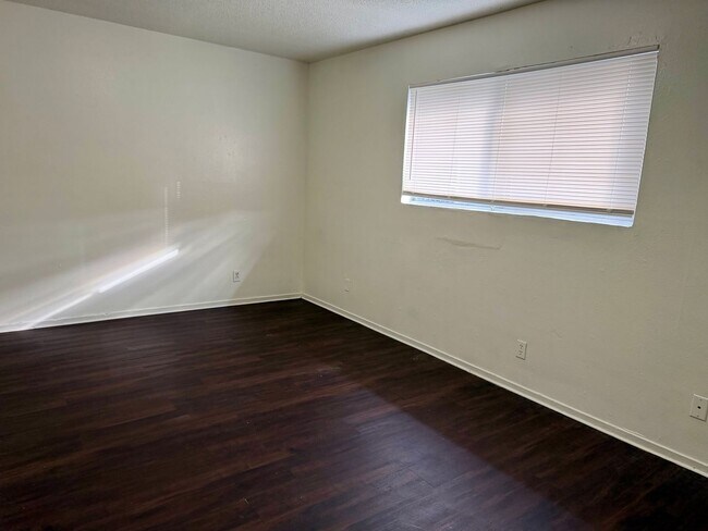 Building Photo - 489 S Backer Ave