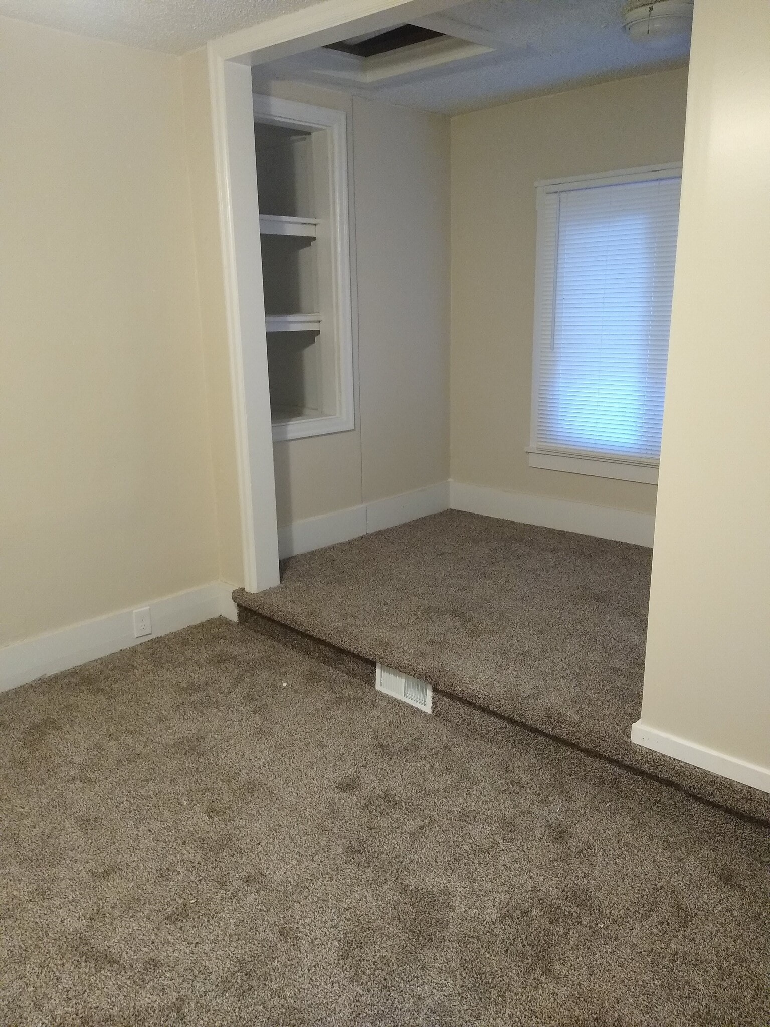 Building Photo - 2329 Van Buren Ave