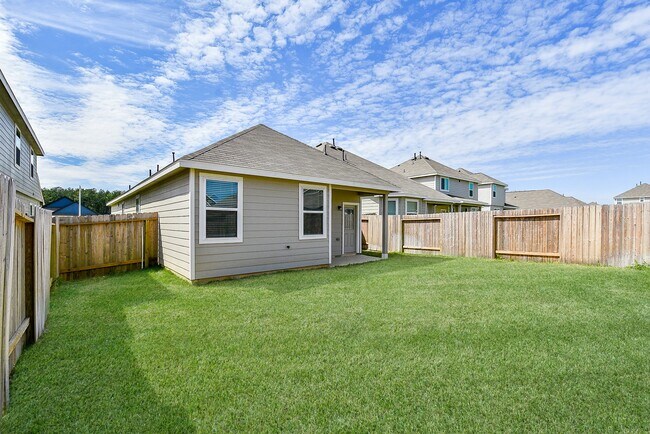 Building Photo - 14042 Chinook Dr