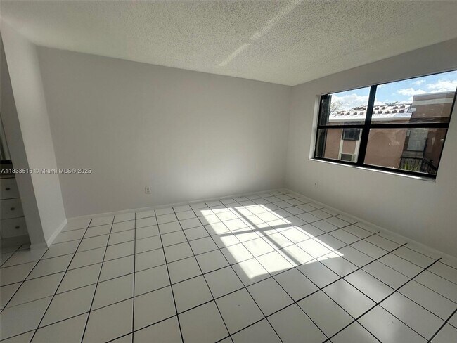 Building Photo - 9808 Hammocks Blvd