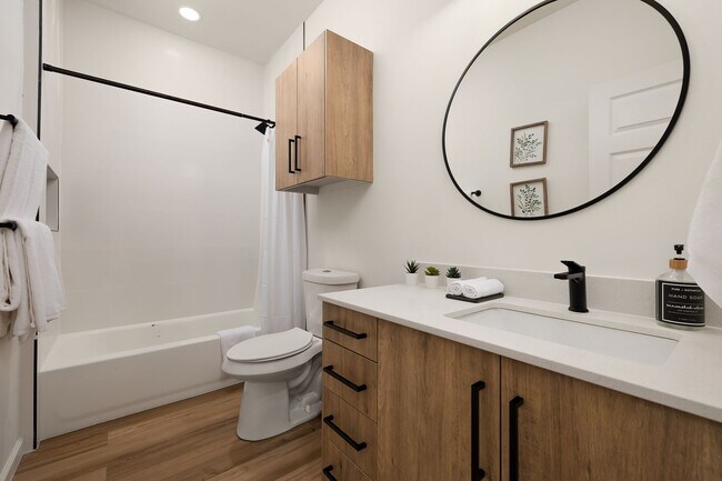 Building Photo - Luxury 3 Bedroom 2.5 Restroom Townhouse for Long-Term Lease | Gated Community-North McAllen