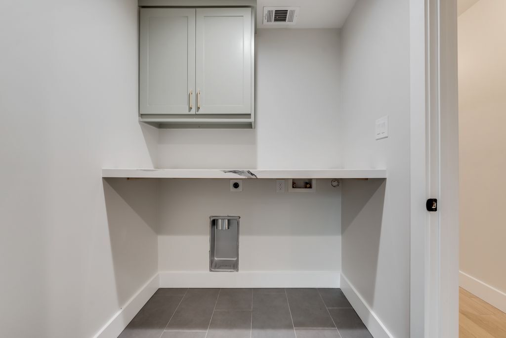 Building Photo - 5406 Vanderbilt Ave