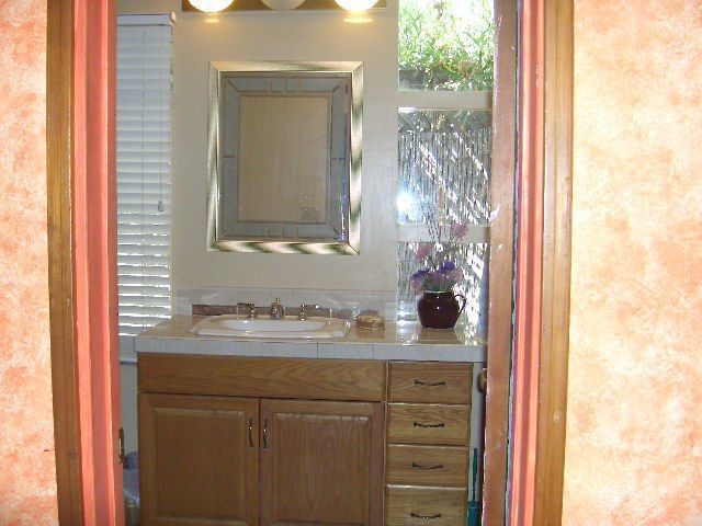 Building Photo - 1315 E 4th St