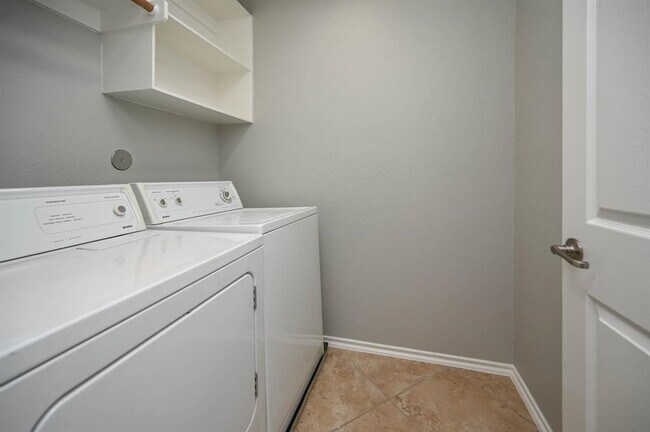 Building Photo - 6431 Calgary Woods Ln