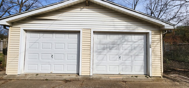 Building Photo - 6106 Kennedy Ave