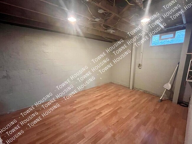 Building Photo - 493 Northfield Dr