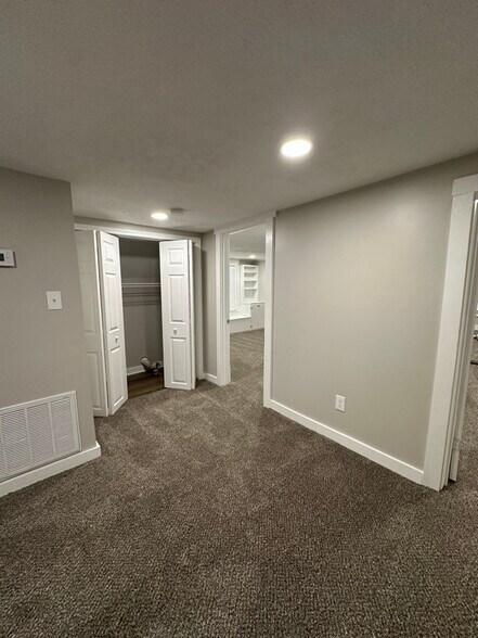 Building Photo - 63 E Poplar St