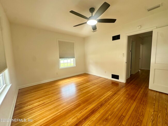 Building Photo - 5951 Clifton Ave