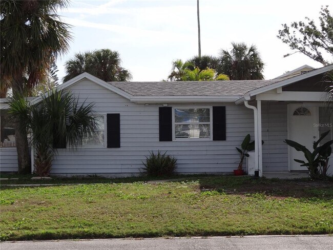 Building Photo - 13360 Boca Ciega Ave