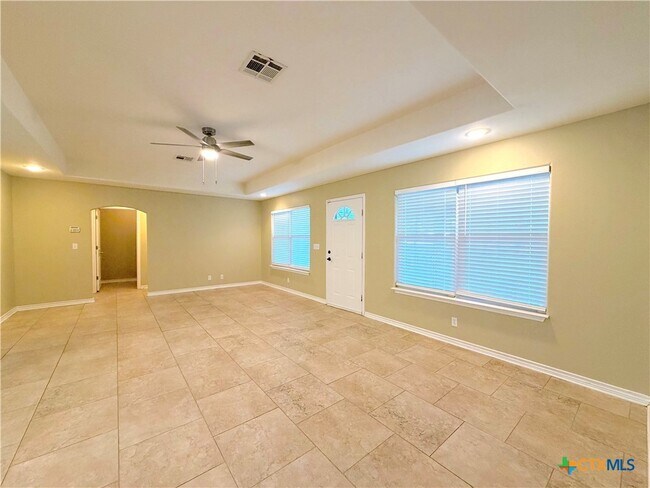 Building Photo - 849 Scenic Hills Dr