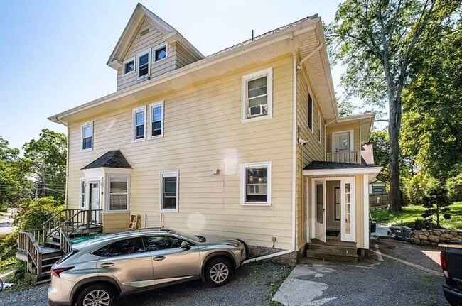 Building Photo - 161 Walnut St