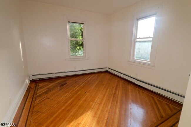 Building Photo - 176 Shephard Ave
