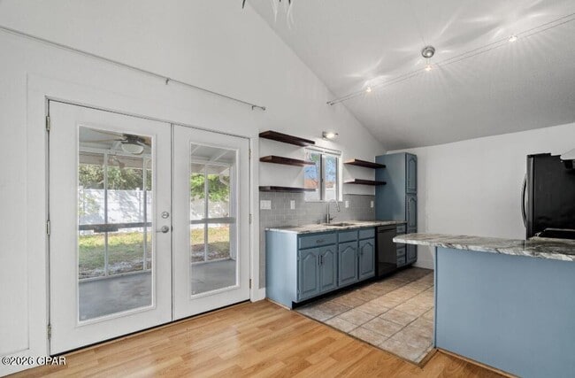 Building Photo - 421 Oleander Cir