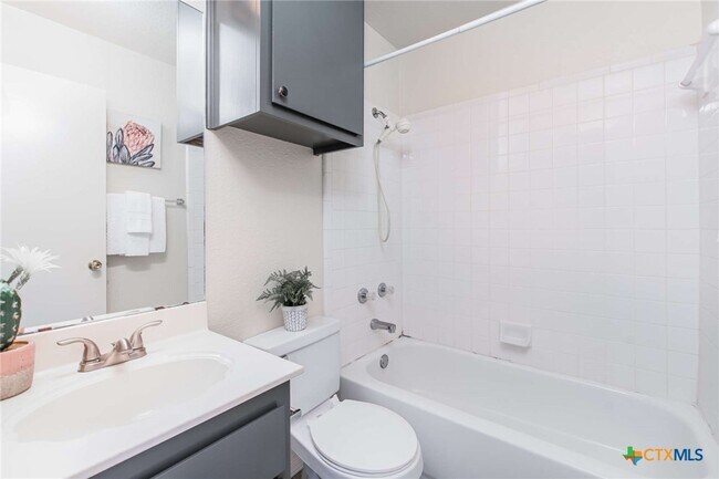 Building Photo - 1306 Elke Cir