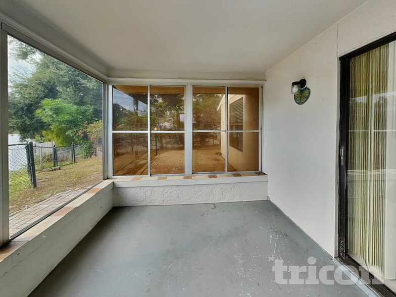 Building Photo - 6101 37th Ave W