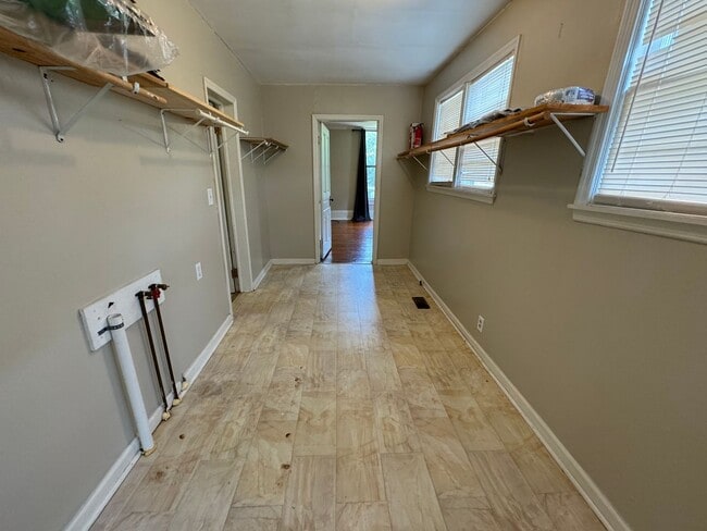 Building Photo - Large Historical 3/2 House in Summerville-$1,595