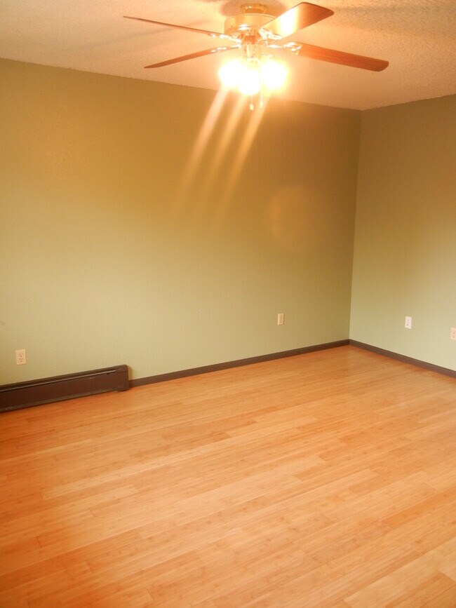 Building Photo - Cute 3 Bedroom Condo- Walking Distance to MSU Campus!