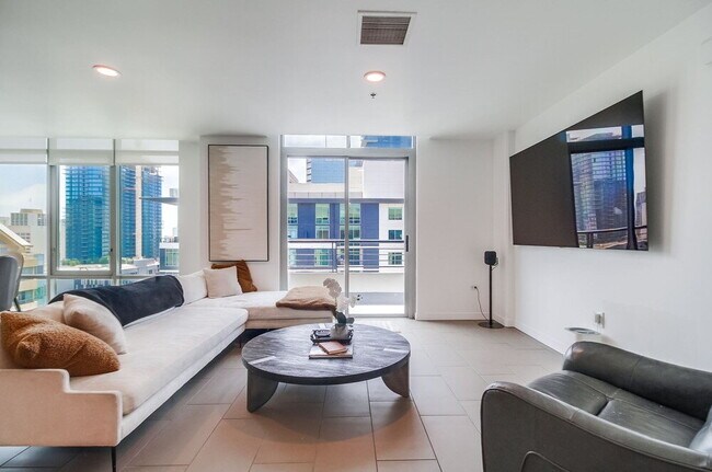 Building Photo - Penthouse Living in Charming Little Italy