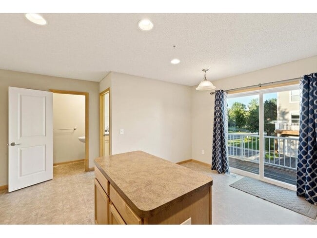 Building Photo - 899 Ledgestone Dr