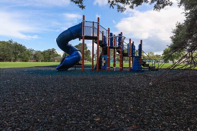 Building Photo - 1226 Ferndale Dr