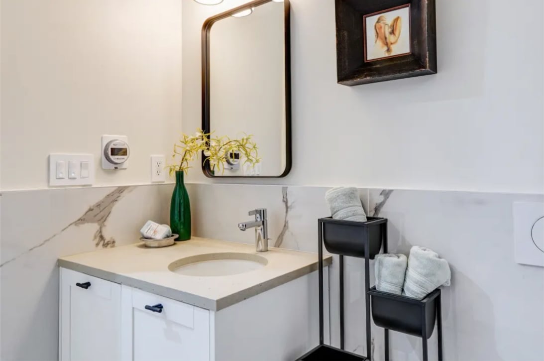 Building Photo - 5768 W 3rd St