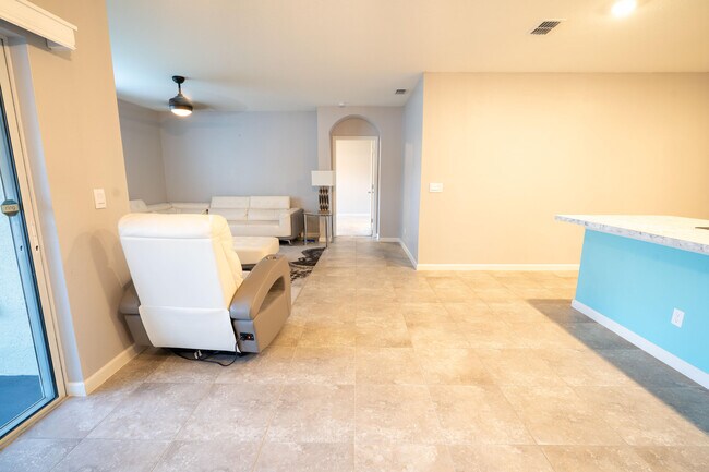 Building Photo - 1401 SE Portillo Rd