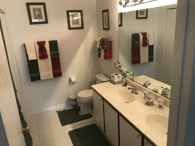 Building Photo - Exceptionally Clean 2-Bedroom Ranch with Double Car Garage